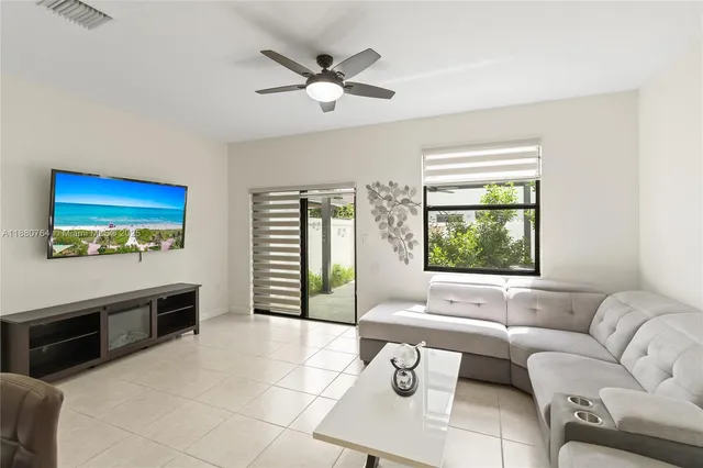 $3,250 | 10519 West 33rd Court, Unit 1, Hialeah, FL 33018