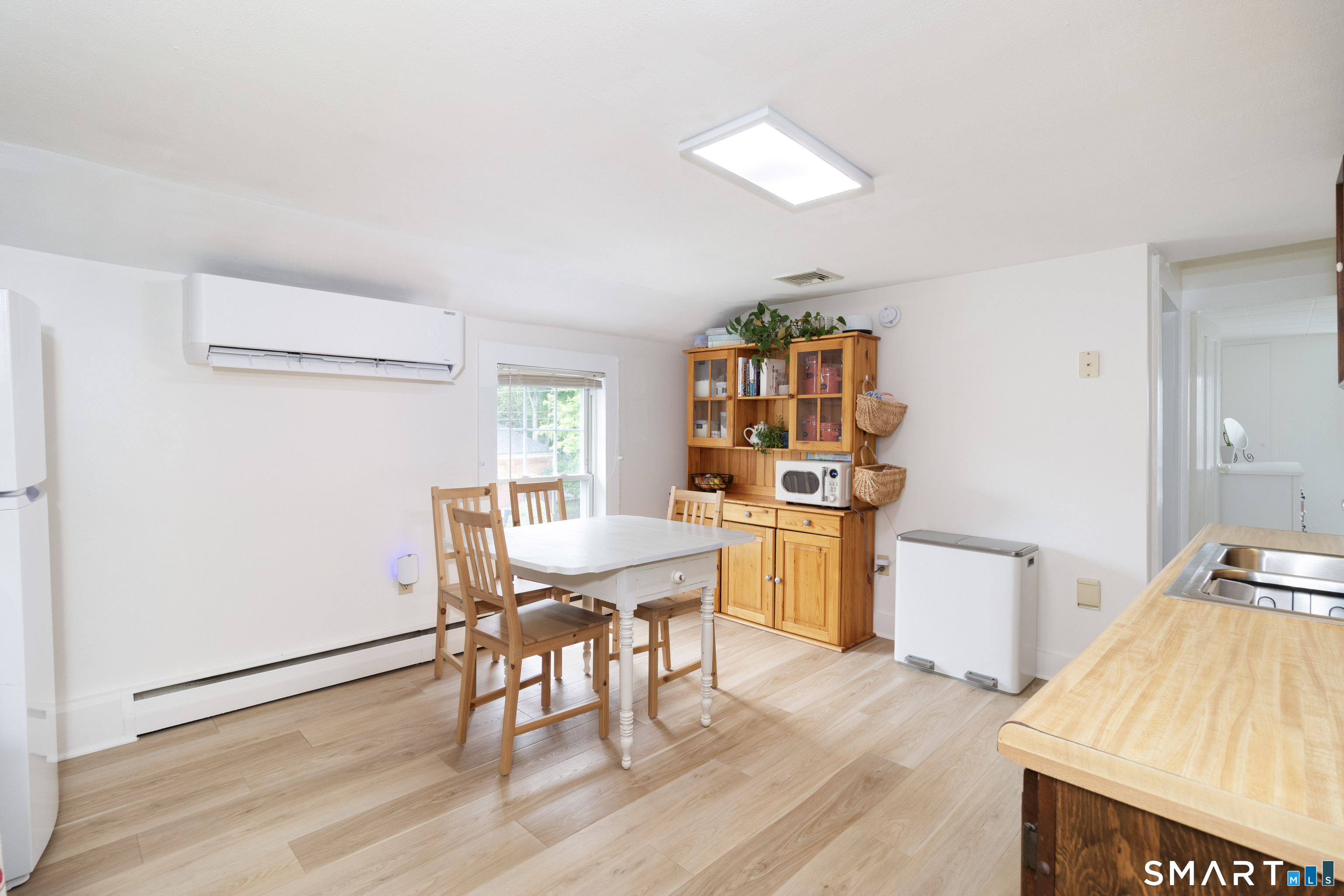 208 Boston Street Guilford, CT 06437 - Photo 6 of 37