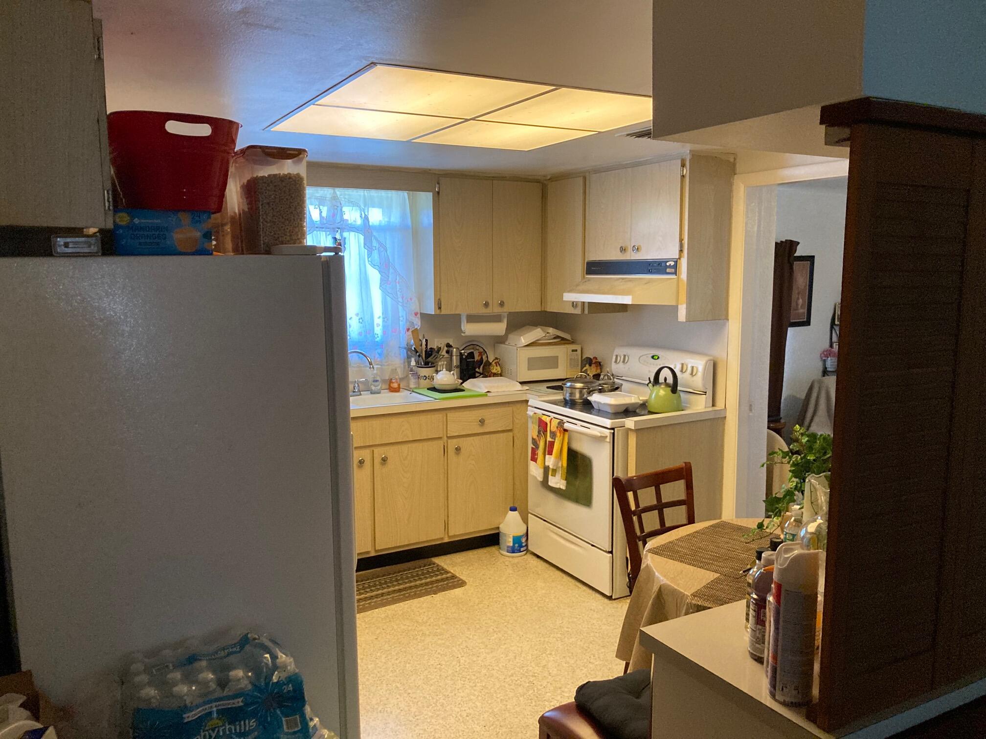 928 West 6th Street Riviera Beach, FL 33404 - Photo 11 of 23 9286thkitchen3