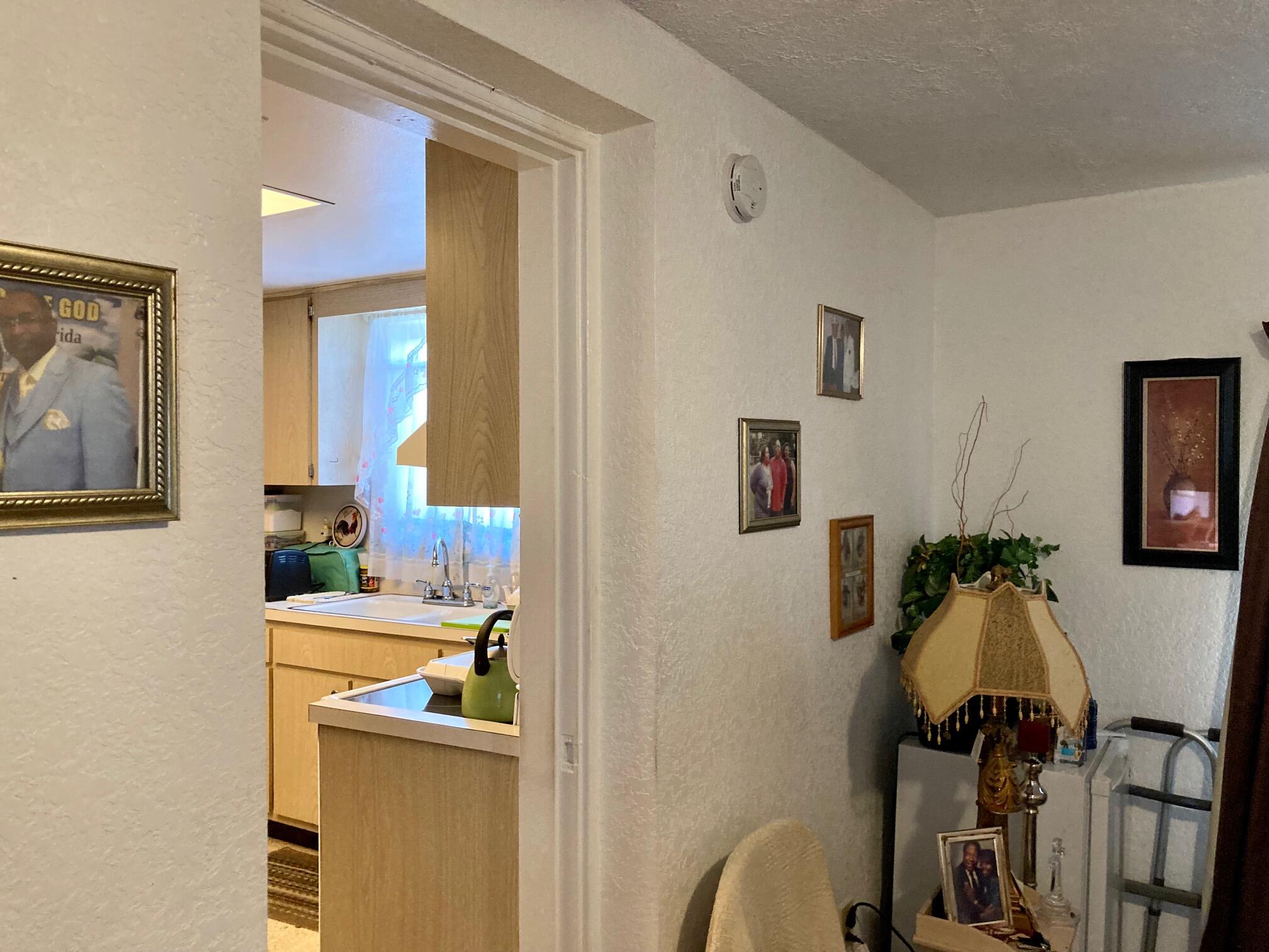 928 West 6th Street Riviera Beach, FL 33404 - Photo 14 of 23 9286thkitchen2