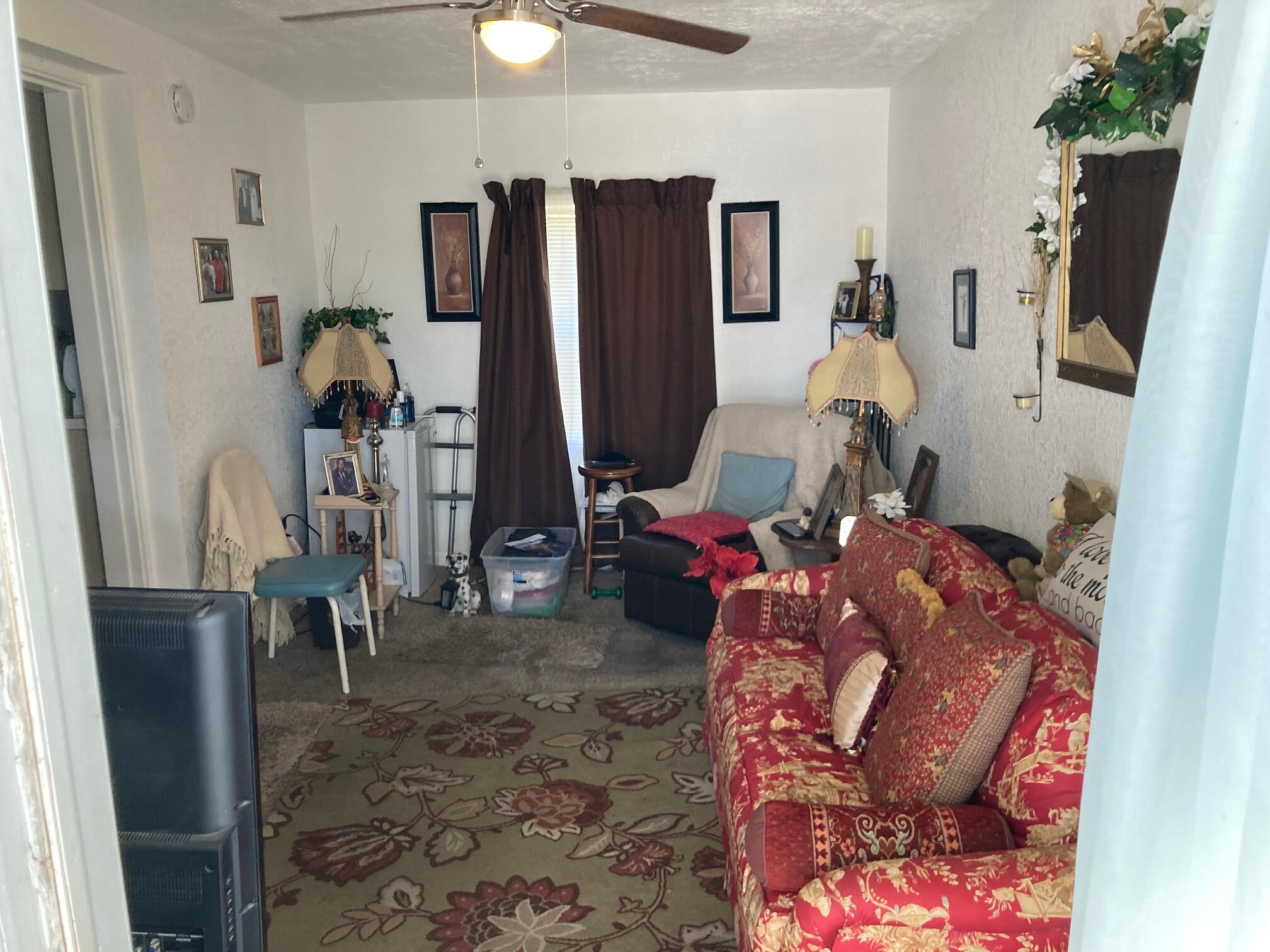 928 West 6th Street Riviera Beach, FL 33404 - Photo 15 of 23 9286thfamilyroom