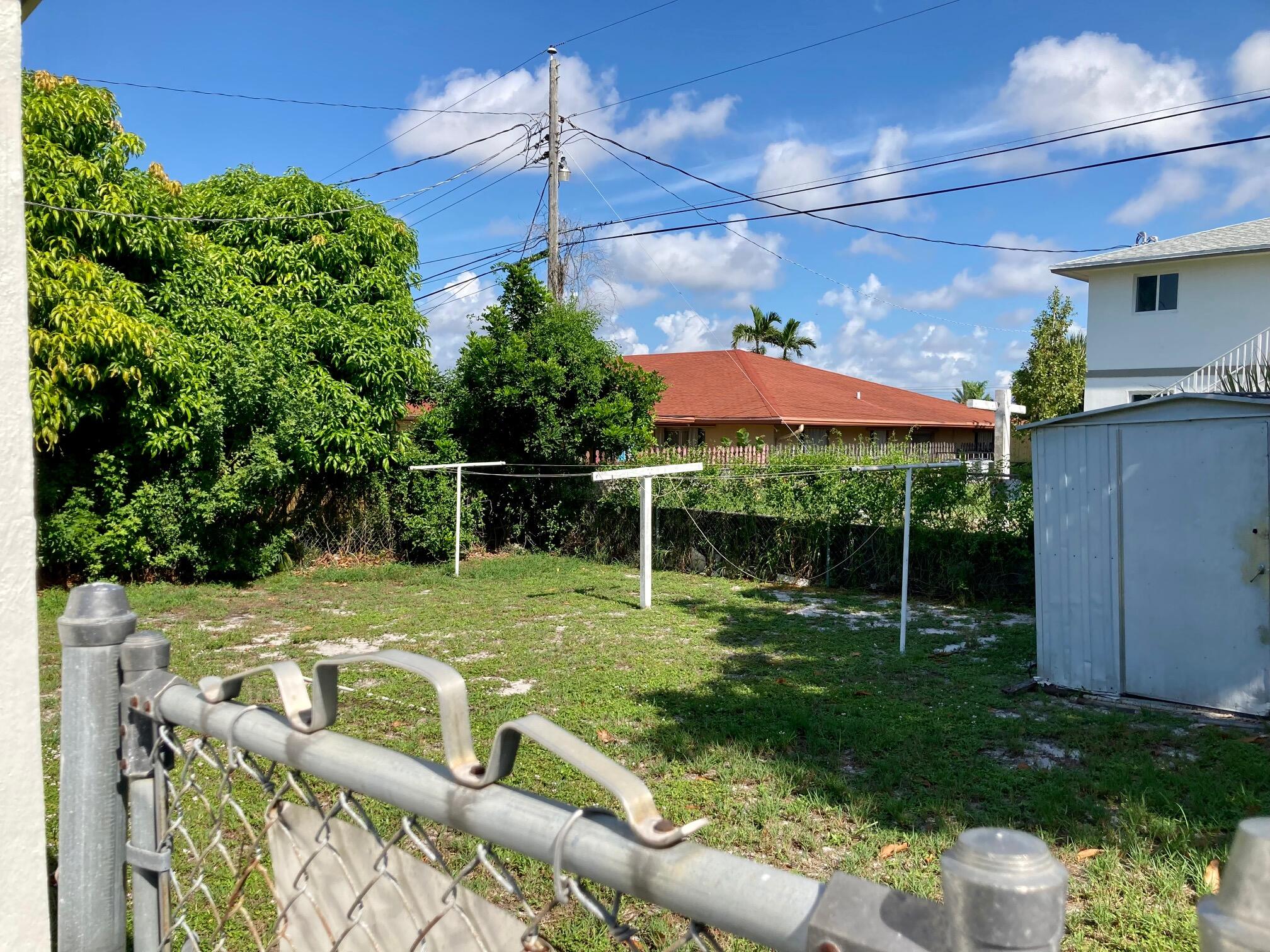 928 West 6th Street Riviera Beach, FL 33404 - Photo 23 of 23 9286thbackyard1