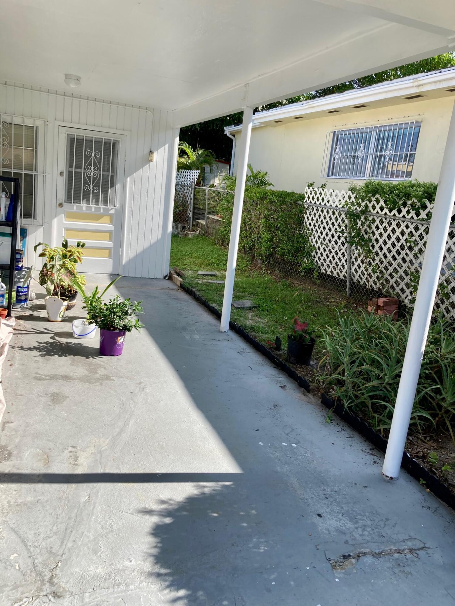 928 West 6th Street Riviera Beach, FL 33404 - Photo 5 of 23 9286thfrontcarport2