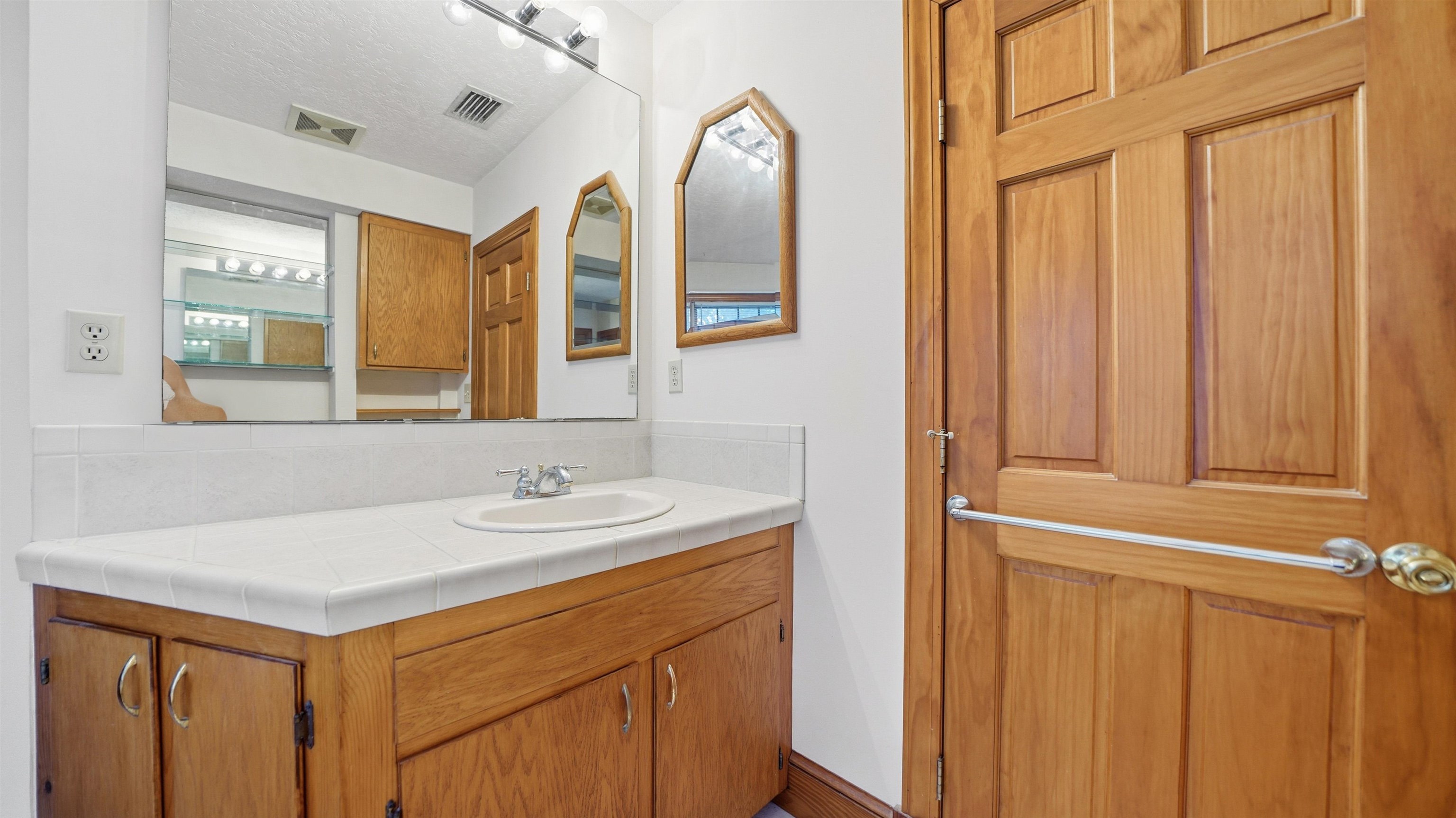 196 Inlet Drive St. Augustine, FL 32080 - Photo 24 of 52 a bathroom with a sink and a mirror