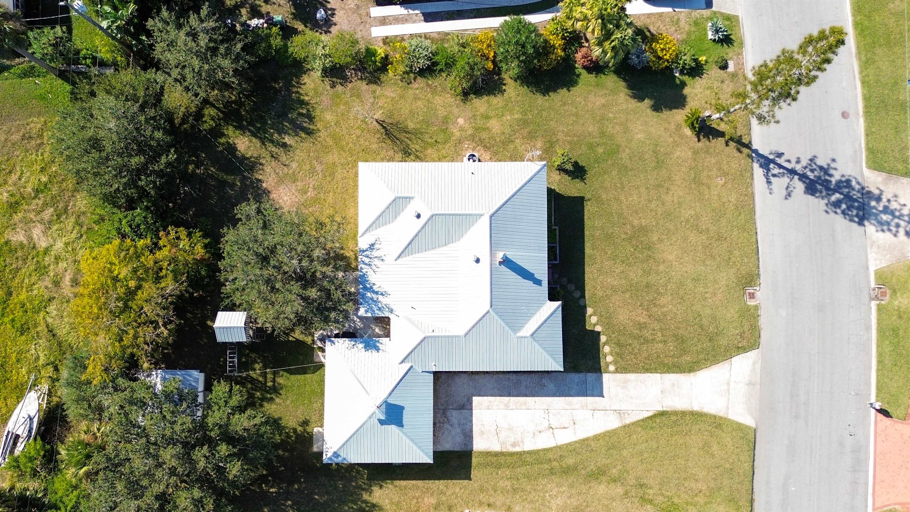 196 Inlet Drive St. Augustine, FL 32080 - Photo 50 of 52 an aerial view of a house with a yard and large trees