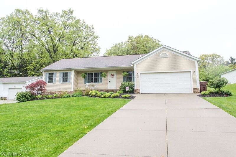708 Gougler Road Akron, OH 44319 - Photo 2 of 23