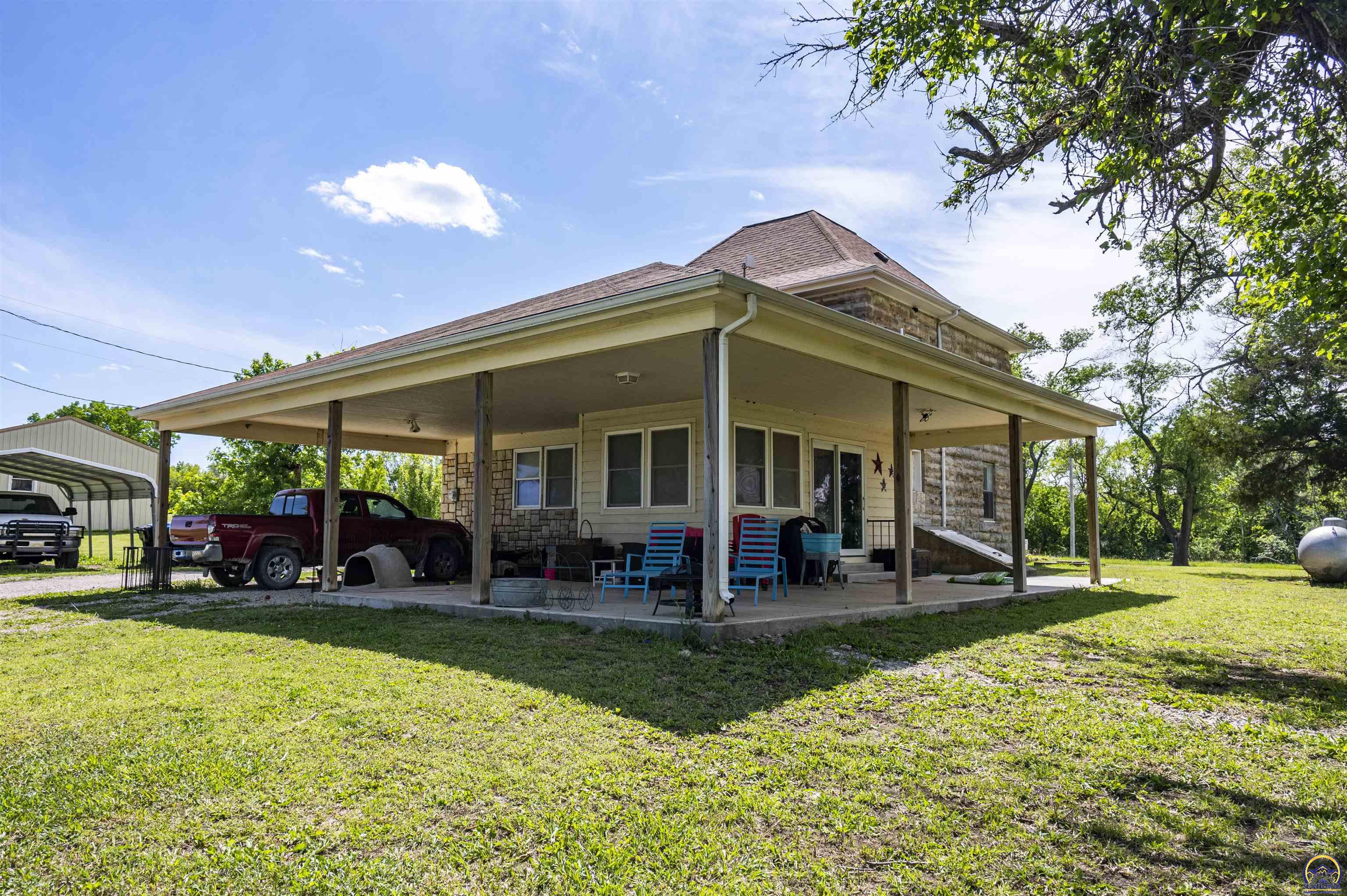 2026 Northwest Douglas Road Topeka, KS 66615 - Photo 11 of 94