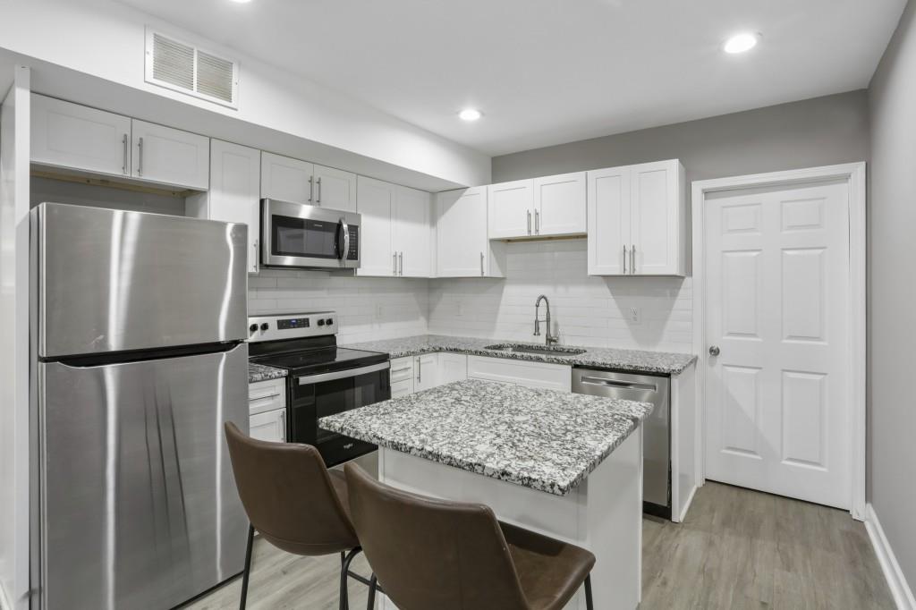2893 White Oak Drive Decatur, GA 30032 - Photo 3 of 16