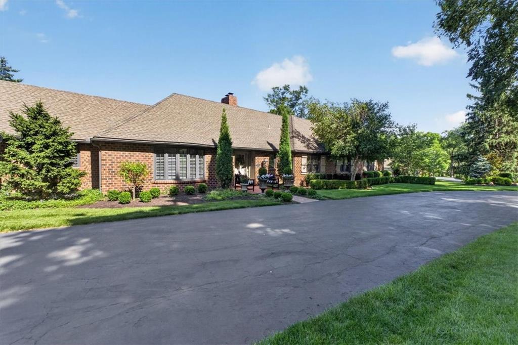 8301 Roe Avenue Prairie Village, KS 66207 - Photo 5 of 96