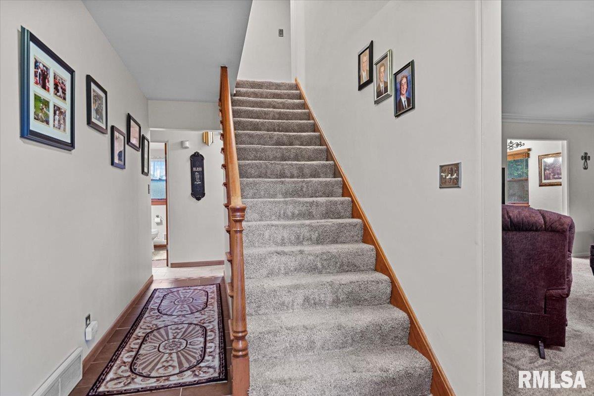 2054 Cambridge Road Springfield, IL 62704 - Photo 4 of 42 Gallery Image 4
