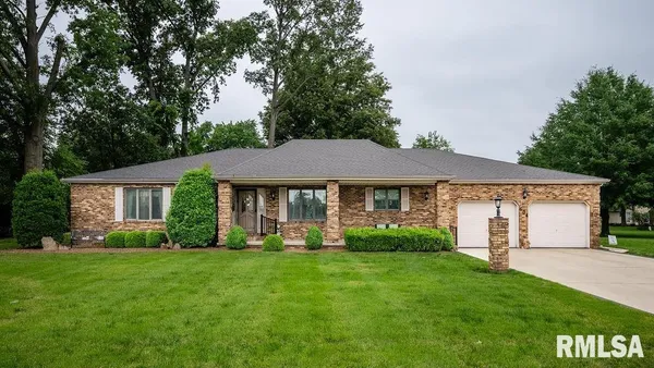 $395,000 | 604 East Clark Street, Marion, IL 62959