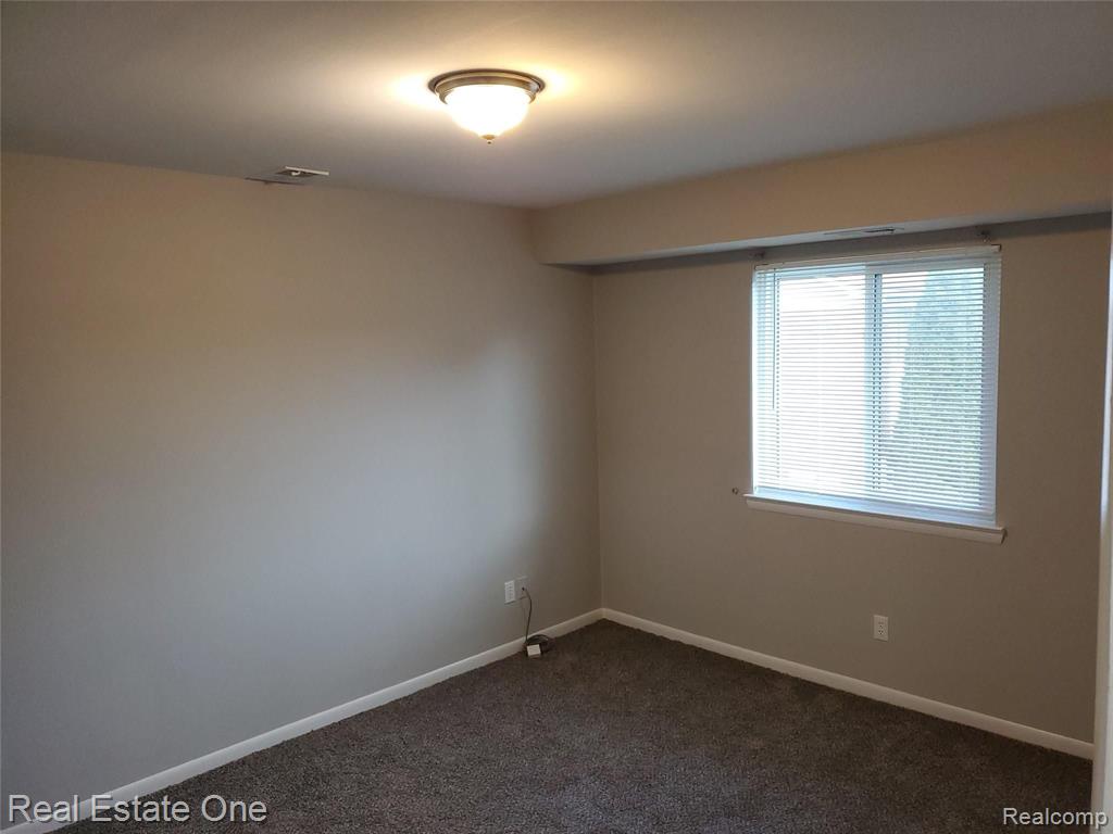 43284 Mound Road, Unit 407 Sterling Heights, MI 48314 - Photo 8 of 11