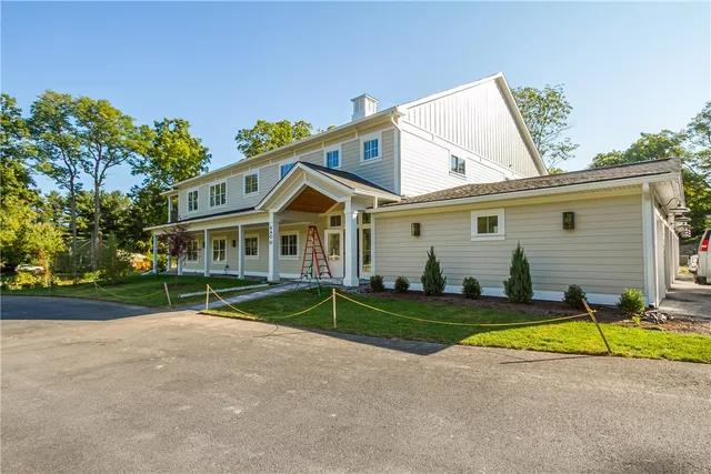 $2,825 | 640 East Jefferson, Unit AVENUE H4, Perinton, NY 14450