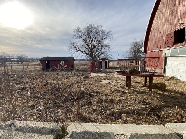 22204 River Road Marengo, IL 60152 - Photo 9 of 34