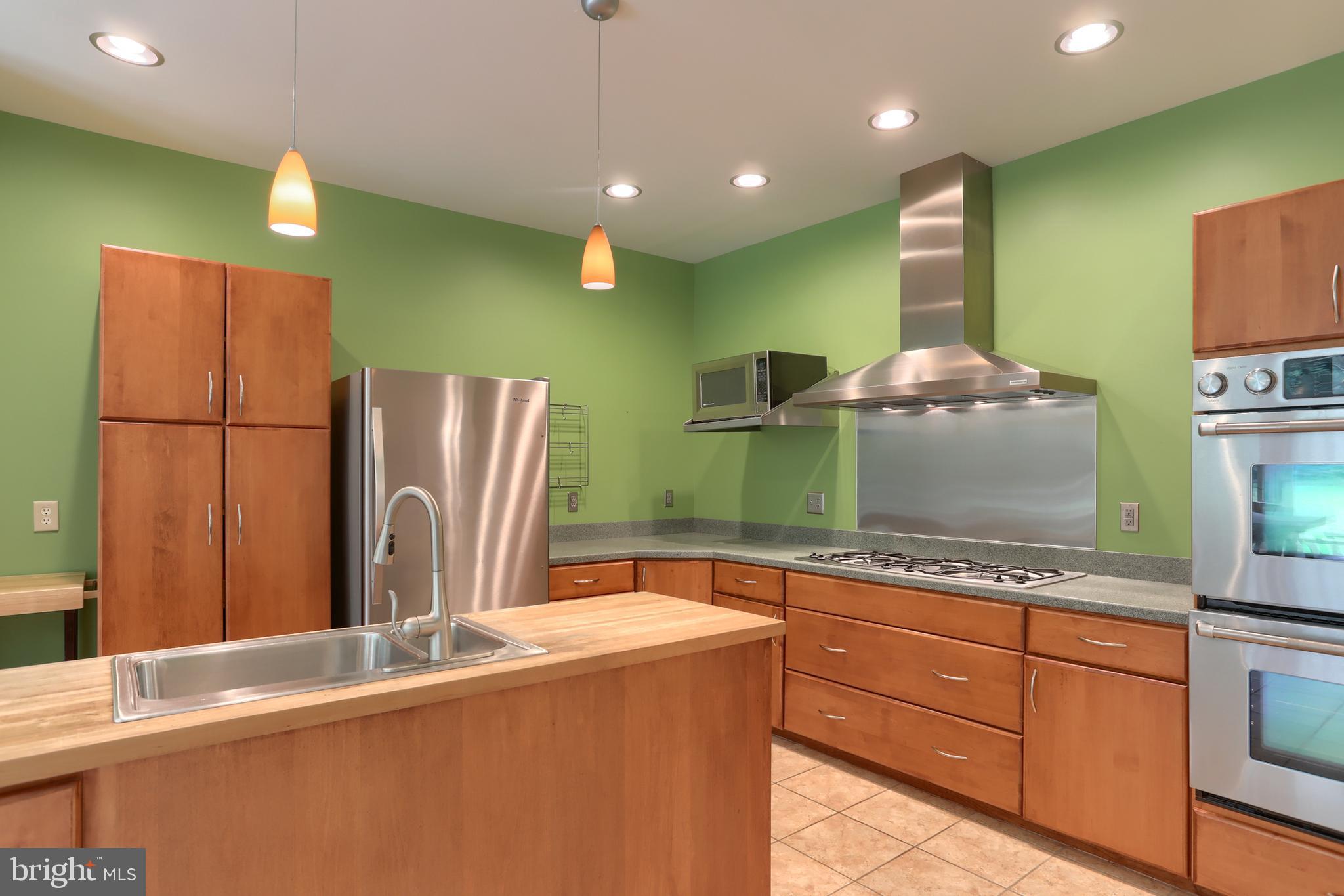 146 Rexmont Road Lebanon, PA 17042 - Photo 19 of 55 Kitchen, stainless appliances, custom hood