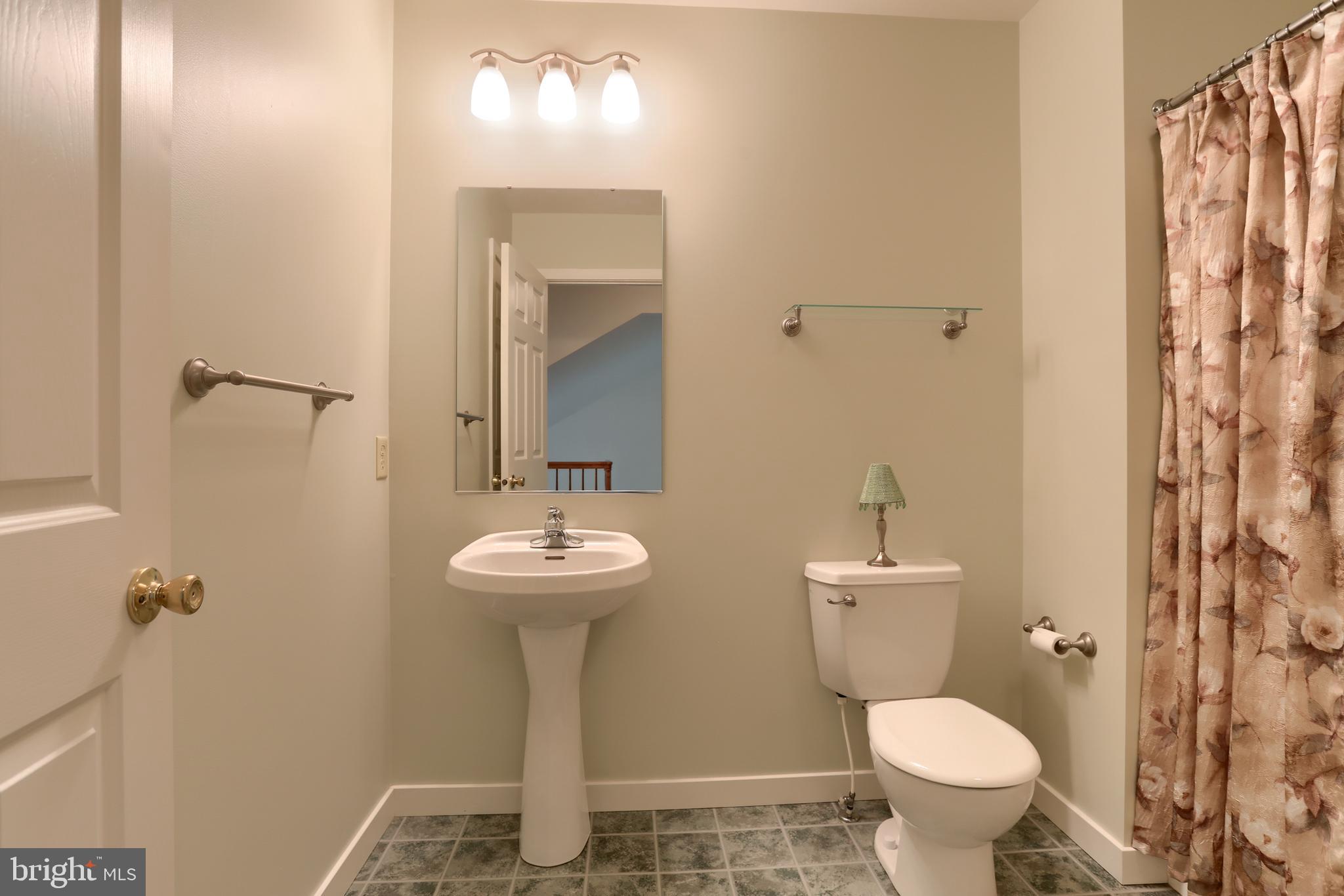 146 Rexmont Road Lebanon, PA 17042 - Photo 33 of 55 Upper level full bath, tub, shower