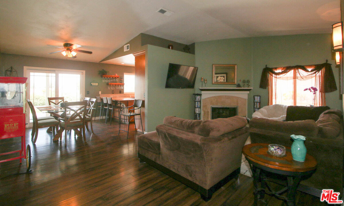 385 Whipporwill Drive Riverside, CA 92507 - Photo 4 of 12 Gallery Image 4