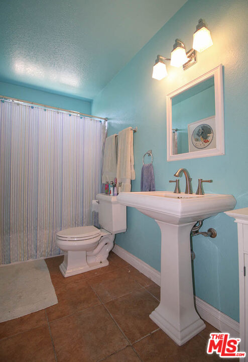 385 Whipporwill Drive Riverside, CA 92507 - Photo 10 of 12 Gallery Image 10