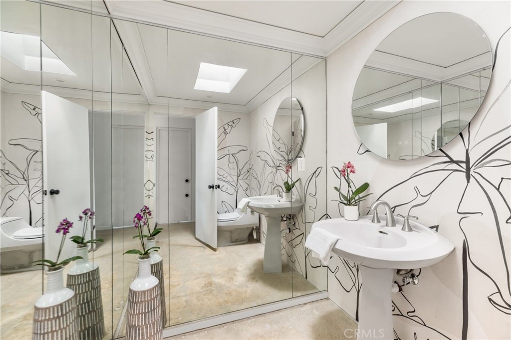Palos Verdes Peninsula, 90274 - Photo 26 of 47 a view of a livingroom with furniture and mirror
