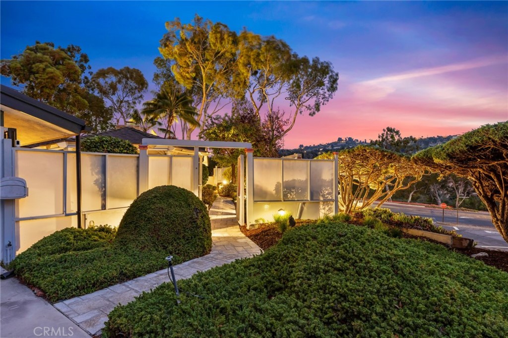 Palos Verdes Peninsula, 90274 - Photo 43 of 47 a view of a back yard