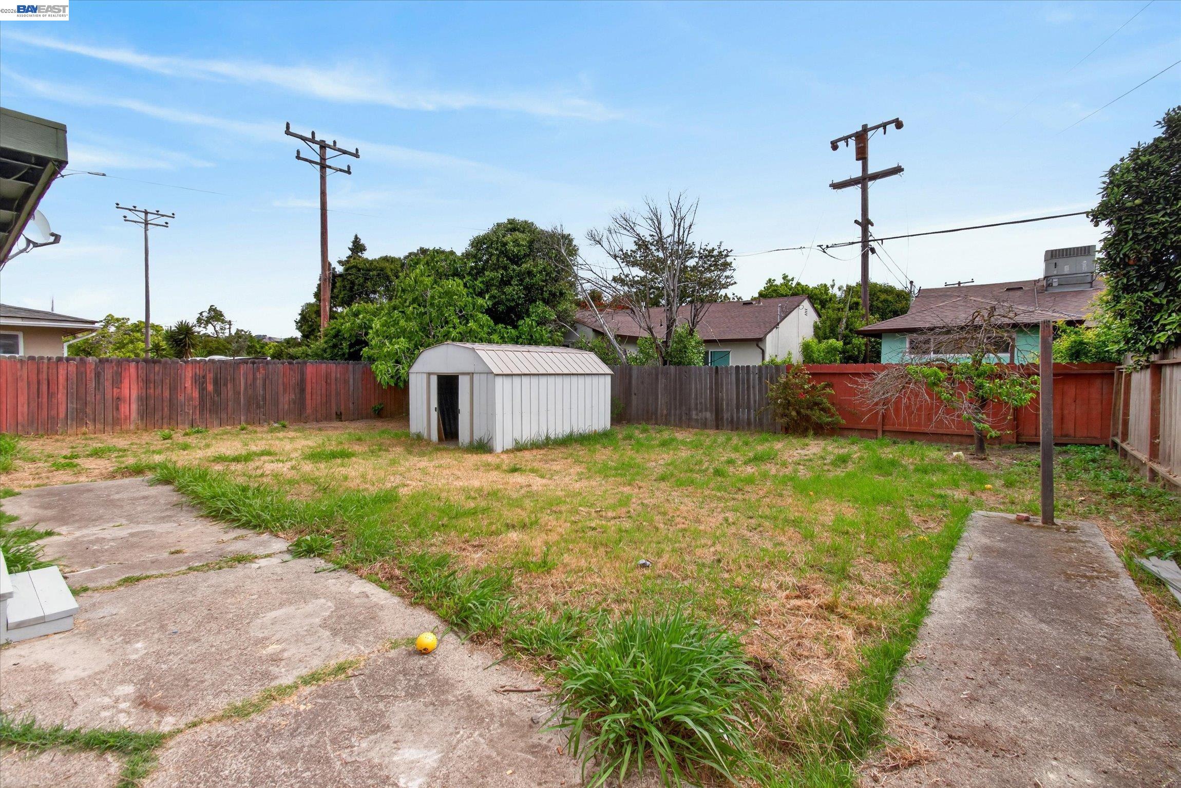 910 Miller Avenue Vallejo, CA 94591 - Photo 25 of 27 a backyard of a house