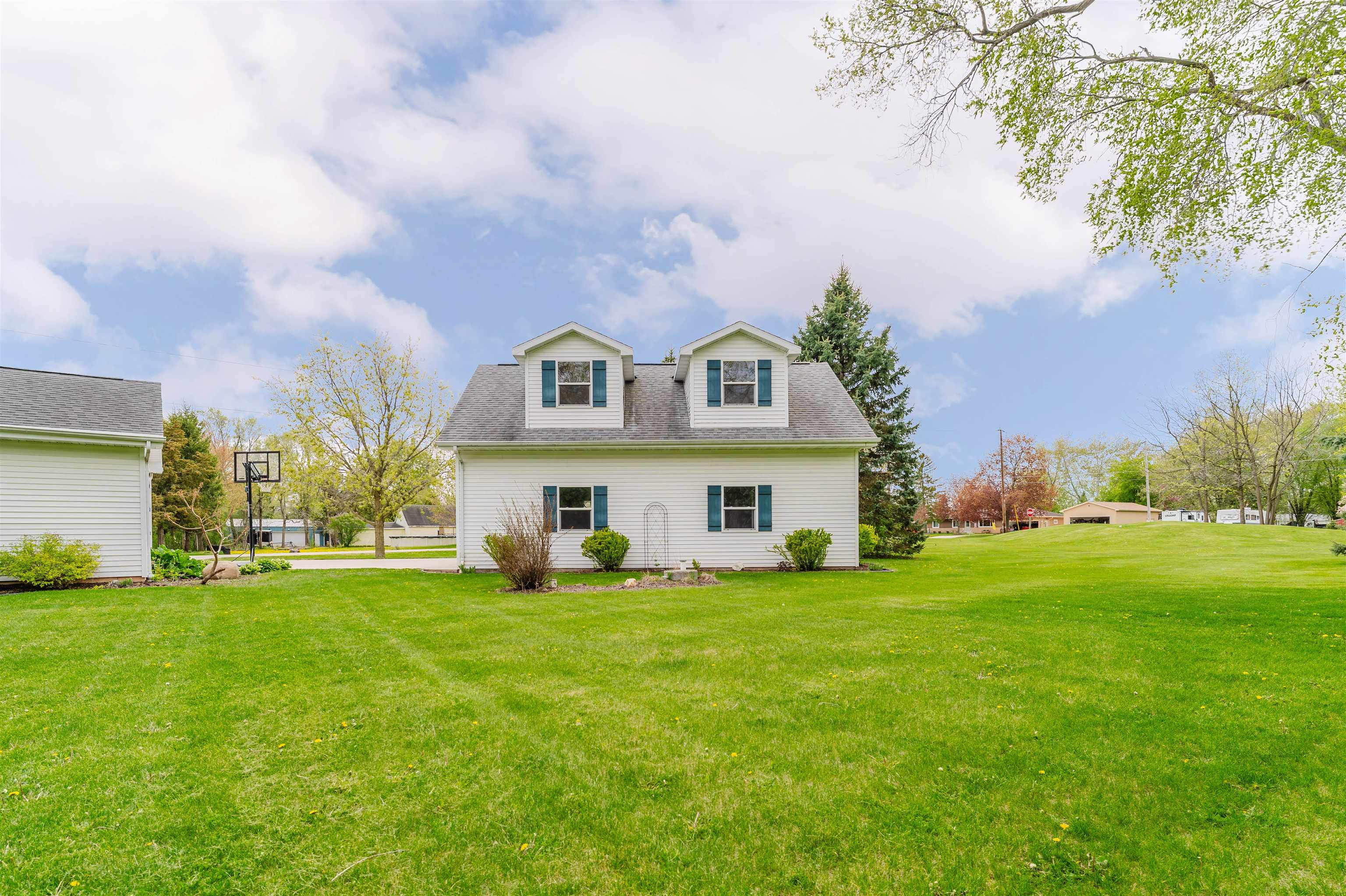1966 Sky Ranch Avenue Oshkosh, WI 54904 - Photo 51 of 70