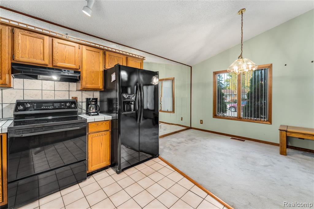 30459 South Gibraltar Road Gibraltar, MI 48173 - Photo 8 of 25