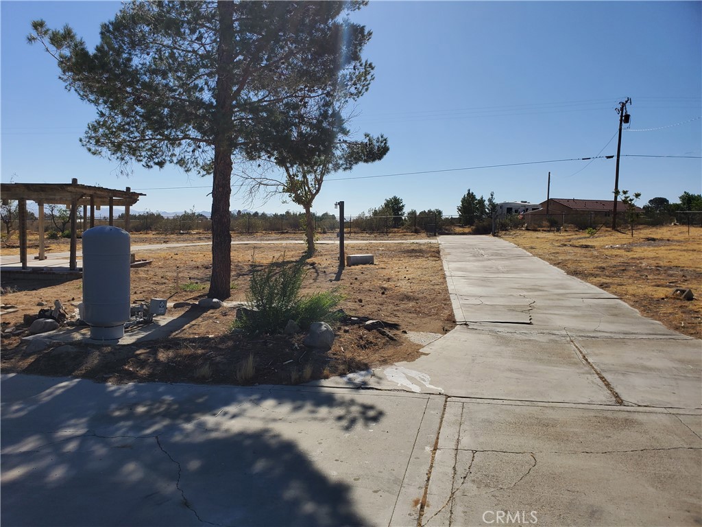 9870 Cody Road Lucerne Valley, CA 92356 - Photo 10 of 37