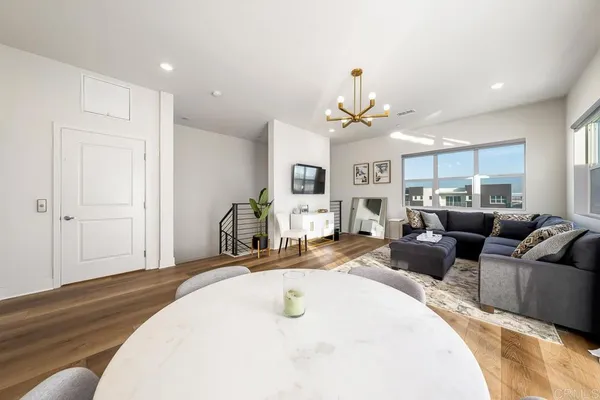 $5,100 | 2055 Bravo Loop, Unit 6, Chula Vista, CA 91915