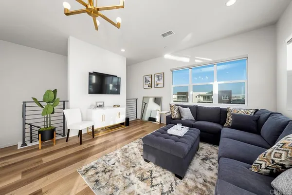 $5,100 | 2055 Bravo Loop, Unit 6, Chula Vista, CA 91915