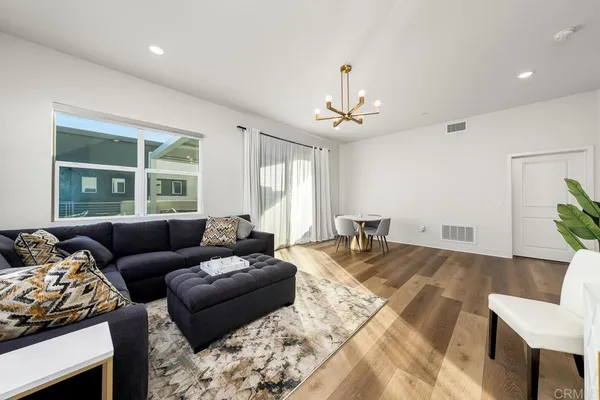 $5,100 | 2055 Bravo Loop, Unit 6, Chula Vista, CA 91915