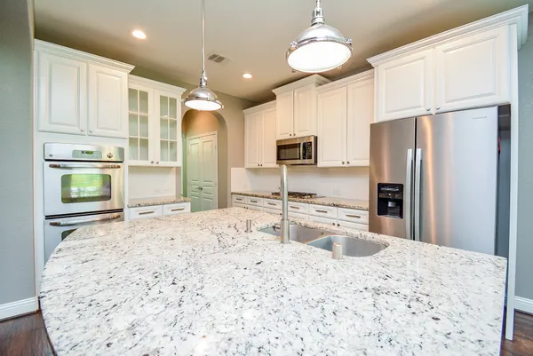 $3,800 | 11 Waterfall Way, Tomball, TX 77375