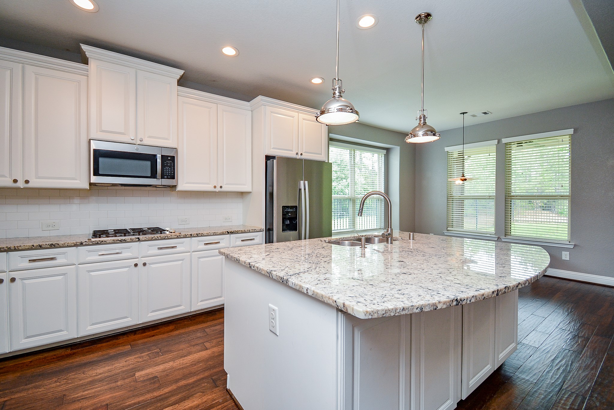 11 Waterfall Way Tomball, TX 77375 - Photo 15 of 32