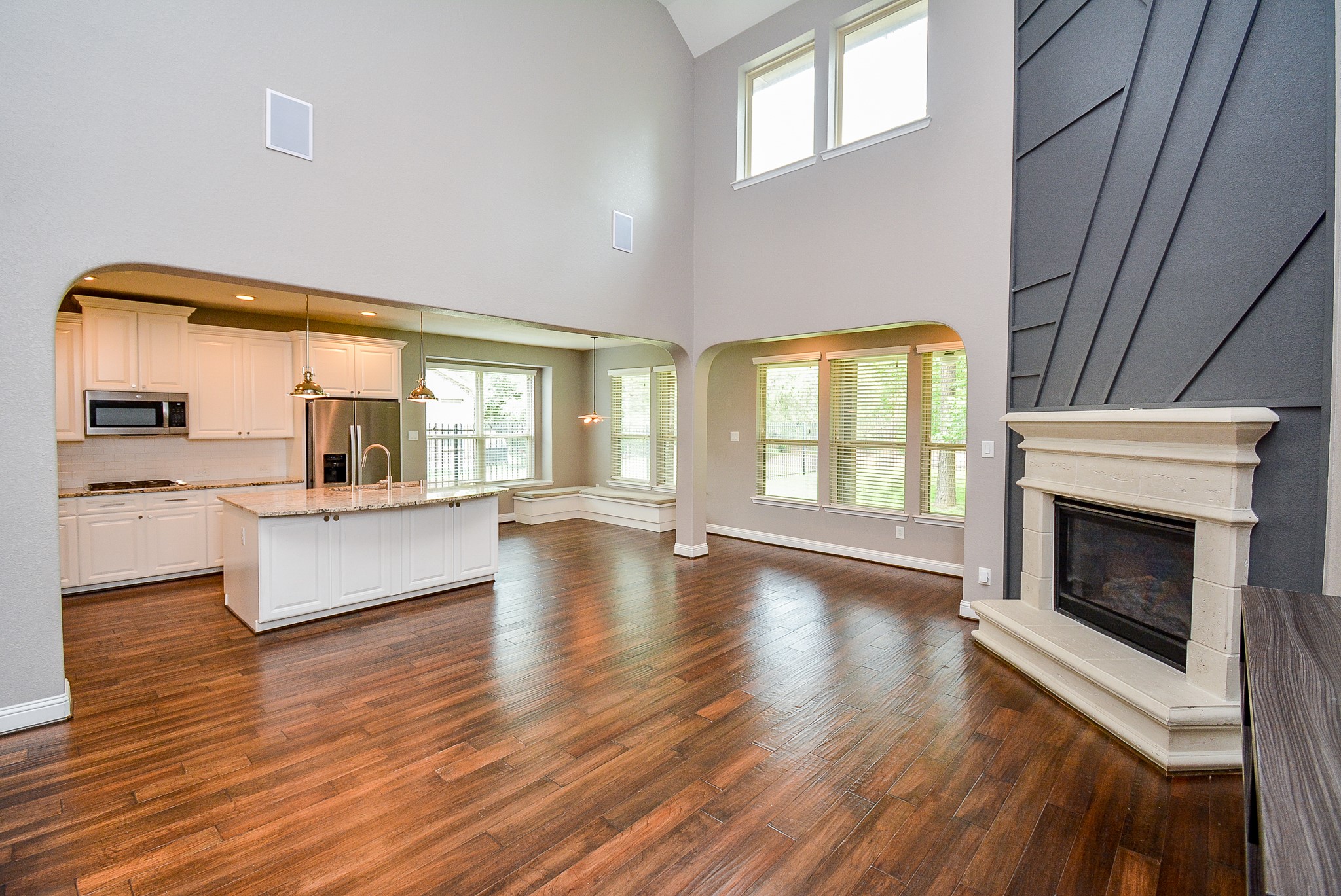 11 Waterfall Way Tomball, TX 77375 - Photo 10 of 32