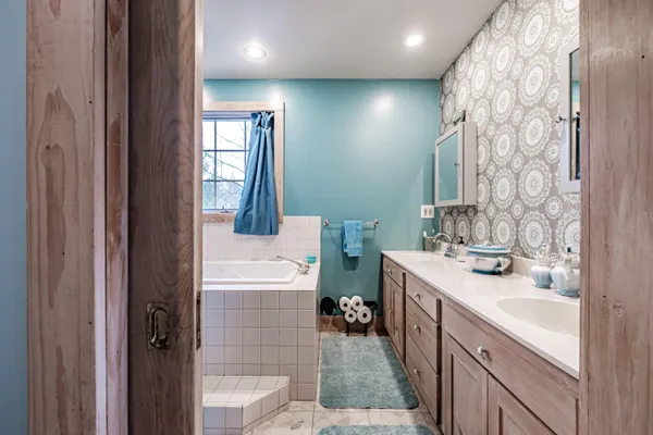 $599,900 | 546 Paris Hill Road, Paris, ME 04281