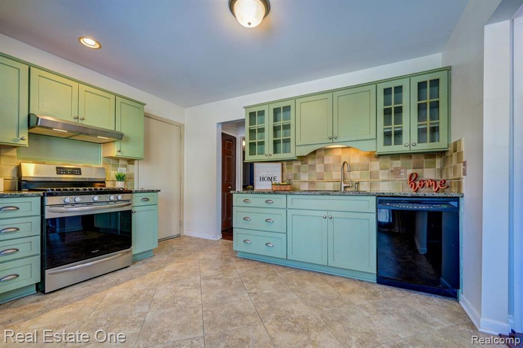 1406 Crescent Lane Rochester Hills, MI 48306 - Photo 16 of 49