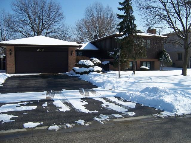 209 North Baynard Road Addison, IL 60101 - Photo 1 of 13