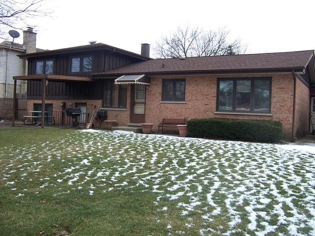 209 North Baynard Road Addison, IL 60101 - Photo 2 of 13