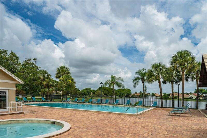10300 Hidden Springs Court Boca Raton, FL 33498 - Photo 6 of 49 20230617235656722912000000-o
