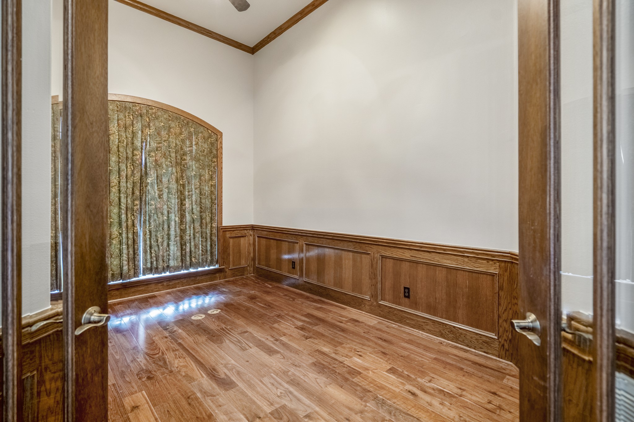 15 Lochbury Court Spring, TX 77379 - Photo 9 of 48 French door lead into the large study that has rich wood tones, the doors offer privacy and a high-end designer touch.