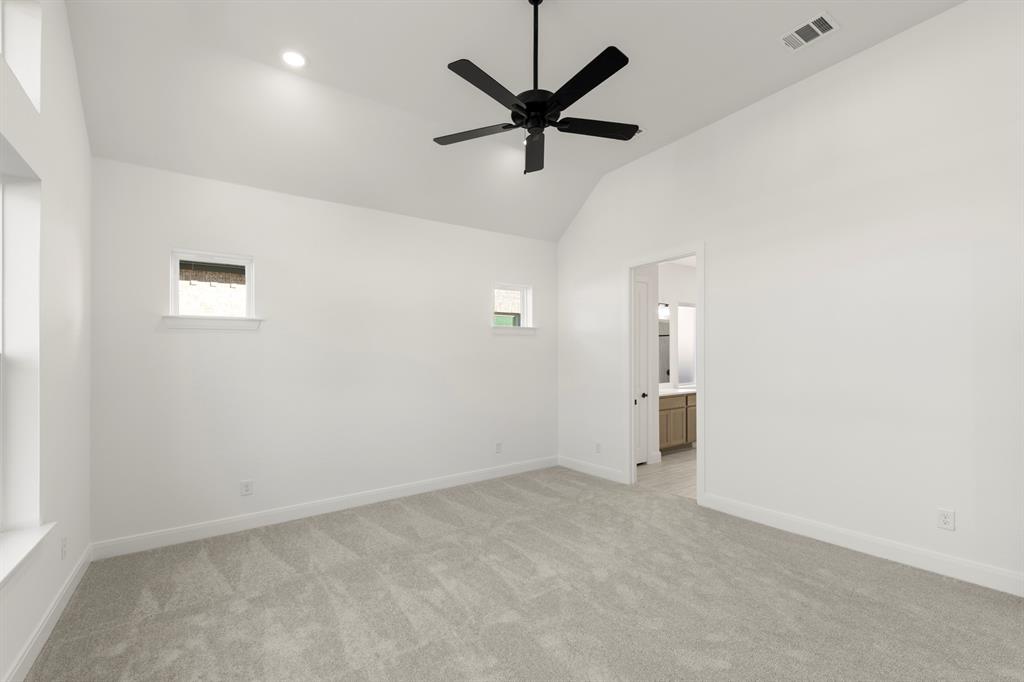 605 Bunchberry Street Justin, TX 76247 - Photo 16 of 28 15. 605 Bunchberry - Primary (2)