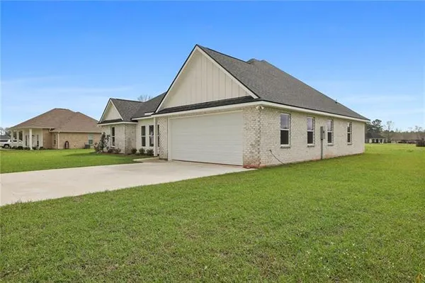 $344,900 | 18292 Wolf Trak Way, Loranger, LA 70446