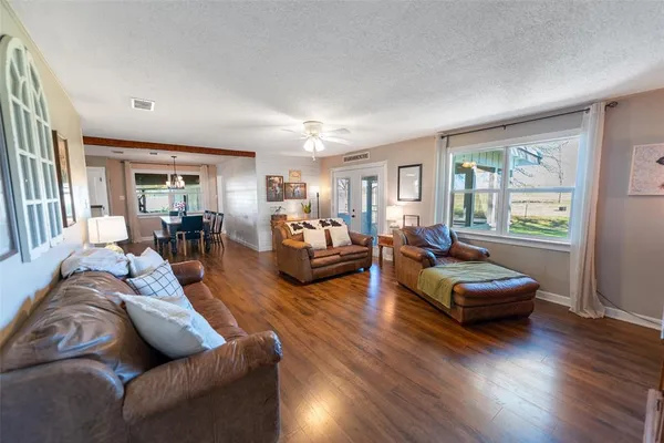 $269,000 | 328 Farm To Market 900, Mount Vernon, TX 75457