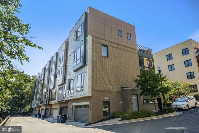 $5,900 | 120 Cambria Walk, Alexandria, VA 22304