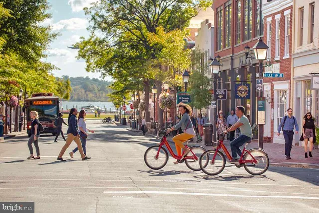 $5,900 | 120 Cambria Walk, Alexandria, VA 22304