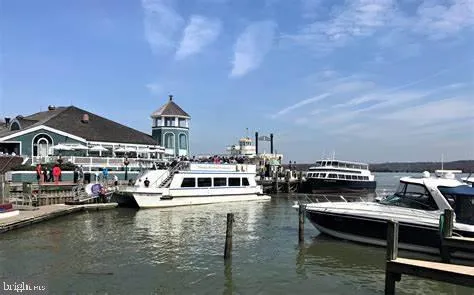 $5,900 | 120 Cambria Walk, Alexandria, VA 22304