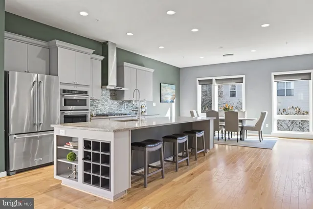 $5,900 | 120 Cambria Walk, Alexandria, VA 22304