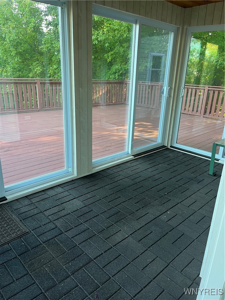 6293 East Lake Road Burt, NY 14028 - Photo 21 of 34 sun room