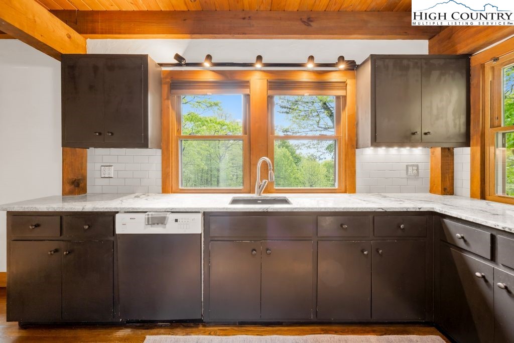 737 Tennant Road Newland, NC 28657 - Photo 15 of 38