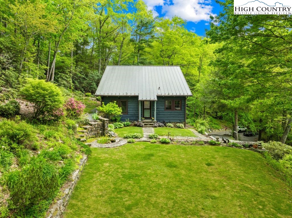 737 Tennant Road Newland, NC 28657 - Photo 2 of 38 a backyard of a house with yard and outdoor seating